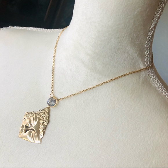 Vintage recycled abstract face pendant on chain necklace - Picture 5 of 10